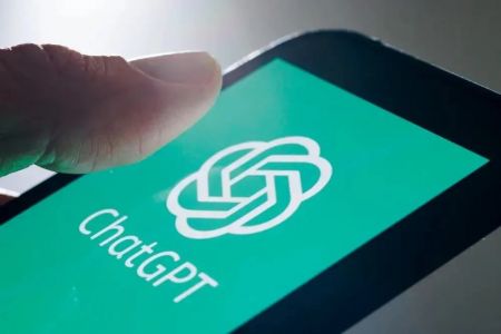 ChatGPT менен турақлы сөйлесиў қәўипли ақыбетлерге алып келиўи мәлим етилди