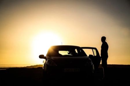 Қуяш нурлары астында турған автомобильде ҳаўаның температурасы 55-60 градусқа жетиўи мүмкин