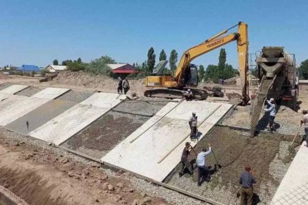 «Есимөзек» каналында қурылыс-оңлаў жумыслары әмелге асырылмақта