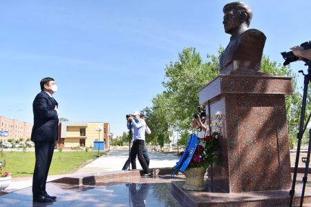 Қарақалпақ халқының даңқлы перзенти Аллаяр Досназаровтың естелигине ҳүрмет көрсетилди (фоторепортаж)