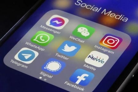 «Facebook» ҳәм бирнеше глобаллық социаллық тармақлардың ислемей қалыўы ақыбетинде Цукерберг қанша зыян көргени мәлим етилди