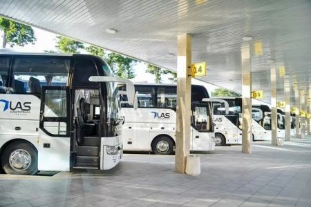 Ташкенттен Нөкиске ҳәрекетленип киятырған жолаўшы автобусы өртенип кетти