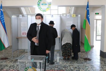 Жоқарғы Кеңес Баслығы Мурат Камалов сайлаўда даўыс берди