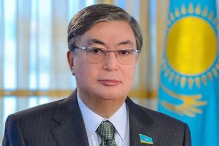 Қазақстан президенти Қасым-Жомарт Тоқаев карантин ўақтында қандай китапларды оқыўды усыныс етти?