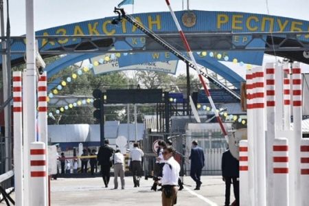 Қазақстанда сырт елли пуқаралардың кирип-шығыўы бойынша шеклеўлер күшейтилди