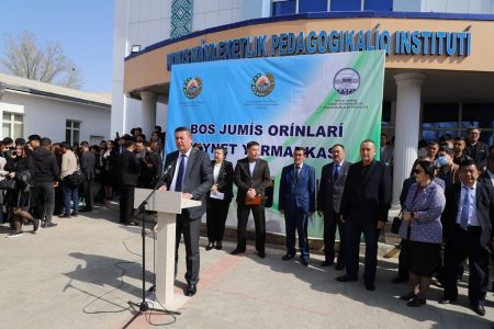 Студентлердиң бәнтлигин тәмийинлеў мақсетинде бос жумыс орынлары мийнет ярмаркасы болып өтти