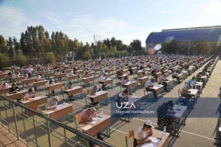 Қарақалпақстанда жоқары оқыў орынларына кириў тест сынақлары басланды (фото)