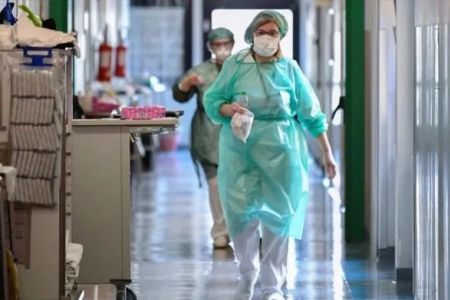 Қазақстанда коронавирустан дәслепки өлимшилик жағдайы дизимге алынды. Қоңсылас мәмлекетте жағдай қандай?