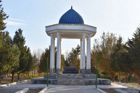 Беруний жерленген орынның топырағы Аўғанстаннан Қарақалпақстанға қалай алып келинген?