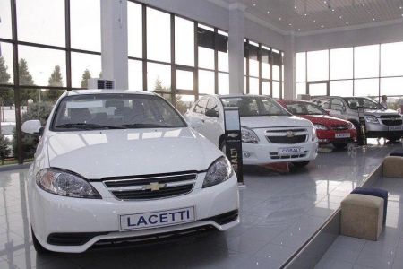«UzAuto Motors» автомобиль сатыў ушын жаңа арзаларды қабыллаўды ўақытша тоқтататуғынлығын мәлим етти