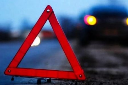 Берунийде ЖТҲ: пияда қайтыс болды, транспорт басқарыўшысы ўақыя орнынан жасырынған